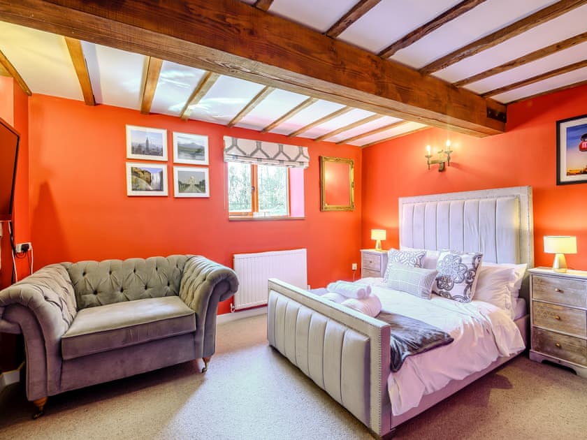 Double bedroom | The Learpool Barn, Welland, near Malvern