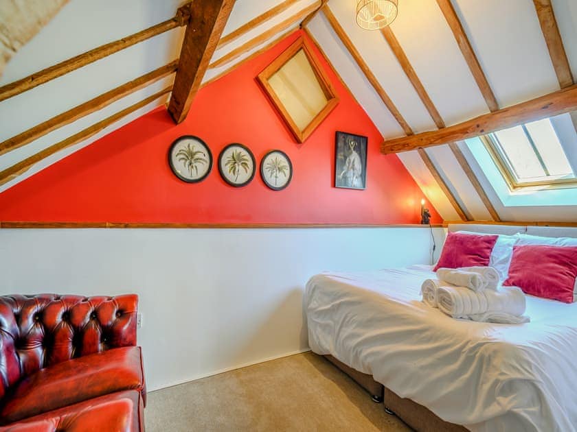 Double bedroom | The Learpool Barn, Welland, near Malvern
