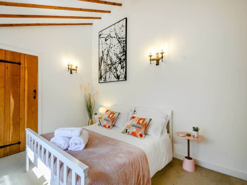 Double bedroom | The Learpool Barn, Welland, near Malvern