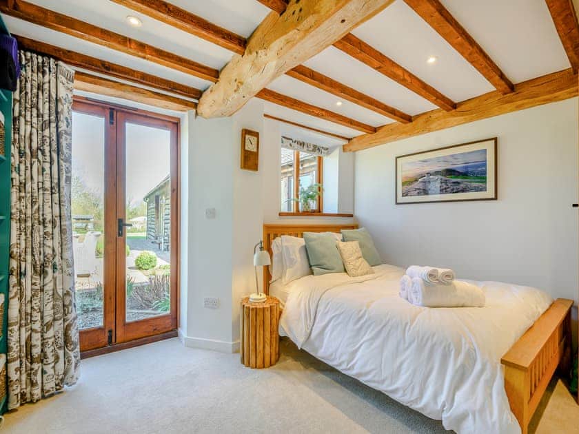 Double bedroom | The Learpool Barn, Welland, near Malvern