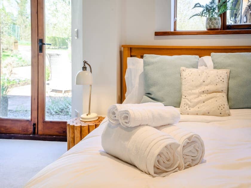 Double bedroom | The Learpool Barn, Welland, near Malvern