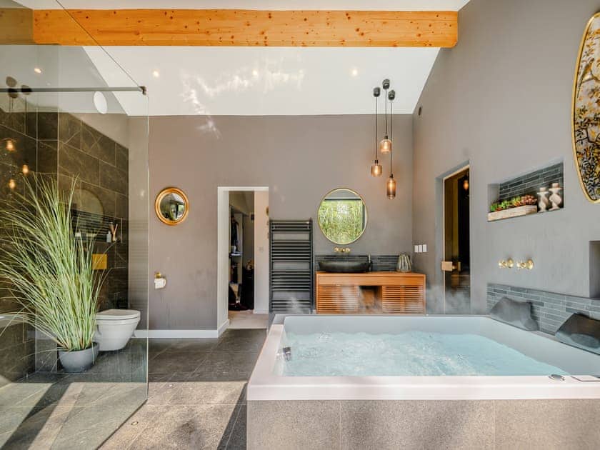 Bathroom | The Learpool Barn, Welland, near Malvern