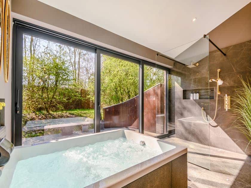 Bathroom | The Learpool Barn, Welland, near Malvern