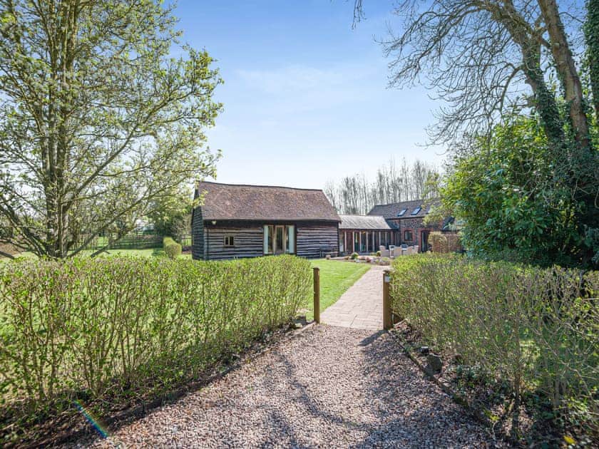 Setting | The Learpool Barn, Welland, near Malvern