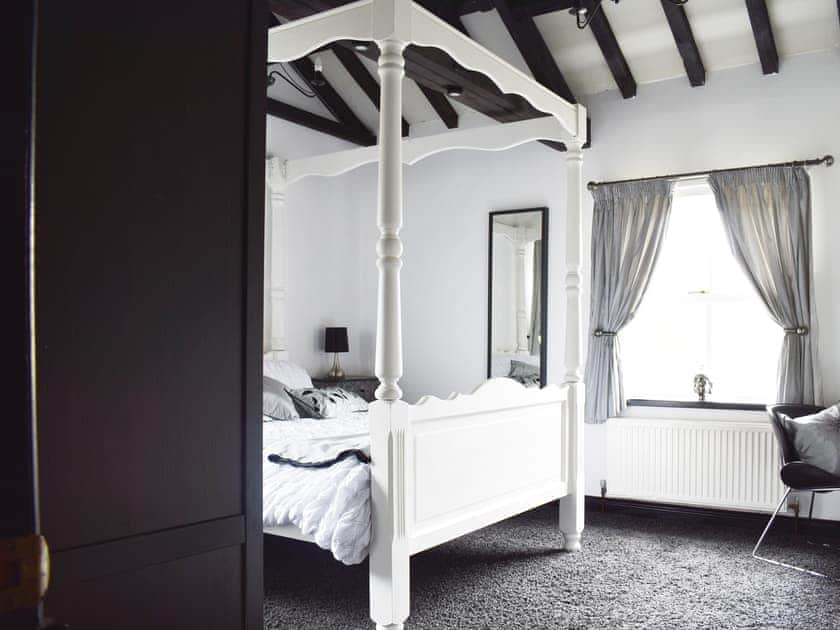 Four Poster bedroom | Royds Dairy Cottage, Elsecar, near Barnsley