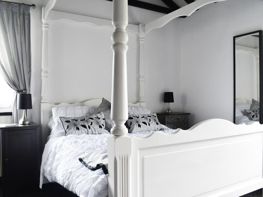 Four Poster bedroom | Royds Dairy Cottage, Elsecar, near Barnsley