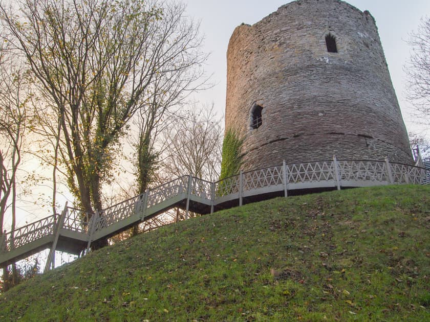 Bronllys Castle, Talgarth | Penmaen, Talgarth