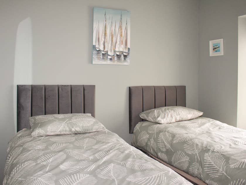 Twin bedroom | Seaview Cottage - Bron Y Wendon Holiday Park, Llanddulas, near Llandudno