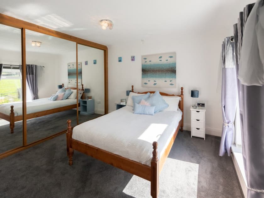 Double room with Large en suite bathroom | Bunny Meadows, Llangynog, near Llansteffan