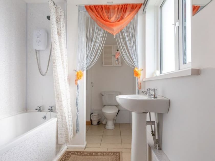 En-suite | Bunny Meadows, Llangynog, near Llansteffan