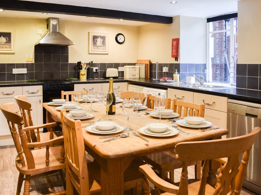 Kitchen/diner | Aran - Red Dragon Cottages, Beddgelert