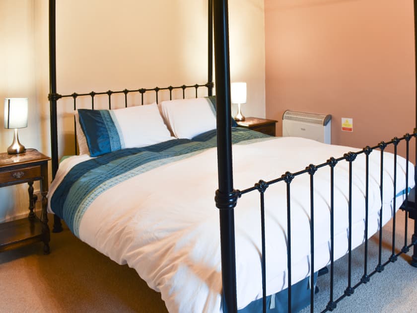 Four Poster bedroom | Aran - Red Dragon Cottages, Beddgelert