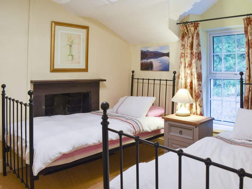 Twin bedroom | Aran - Red Dragon Cottages, Beddgelert