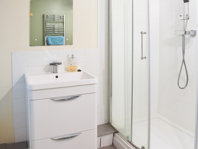 Shower room | Aran - Red Dragon Cottages, Beddgelert