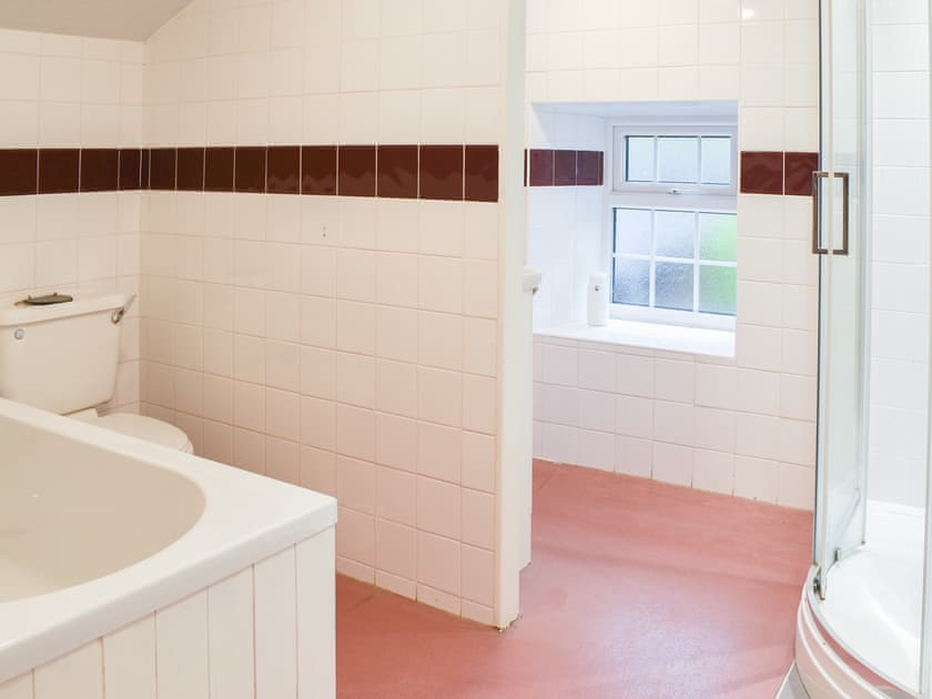 Bathroom | Aran - Red Dragon Cottages, Beddgelert