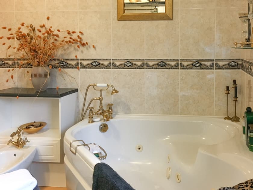 Bathroom | Scardroy Alford, Alford, near Banchory