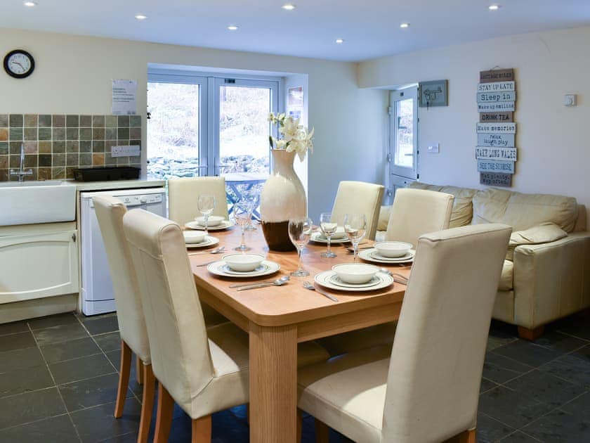 Kitchen/diner | Snowdon - Red Dragon Cottages, Beddgelert