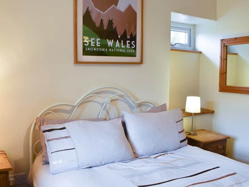 Double bedroom | Snowdon - Red Dragon Cottages, Beddgelert