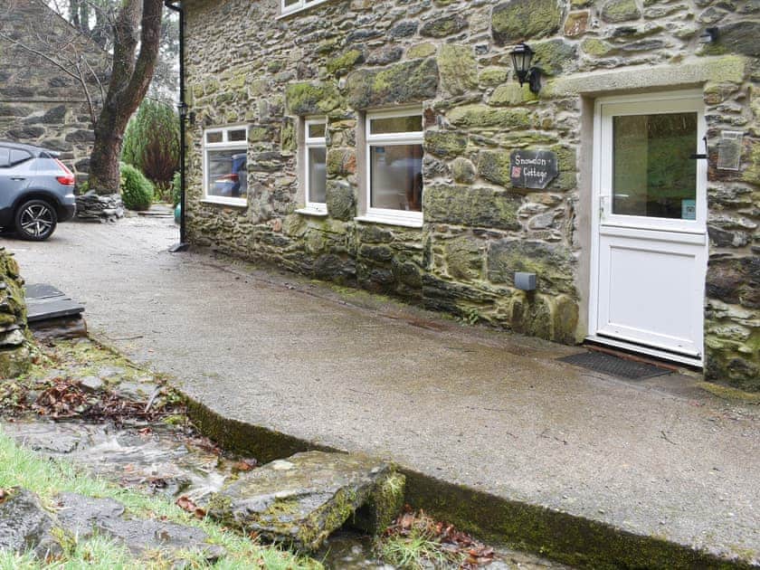 Exterior | Snowdon - Red Dragon Cottages, Beddgelert