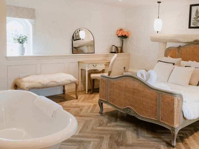 Double bedroom | Farmhouse - The Pentney Abbey Estate, Pentney, King’s Lynn