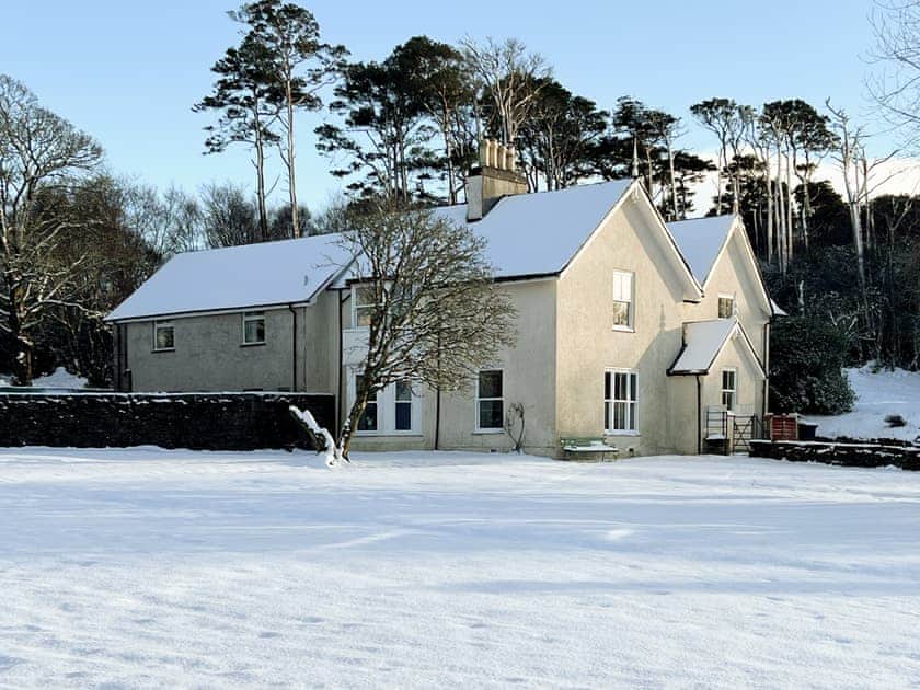 Winter view of the house | Suisnish House, Suisnish House
