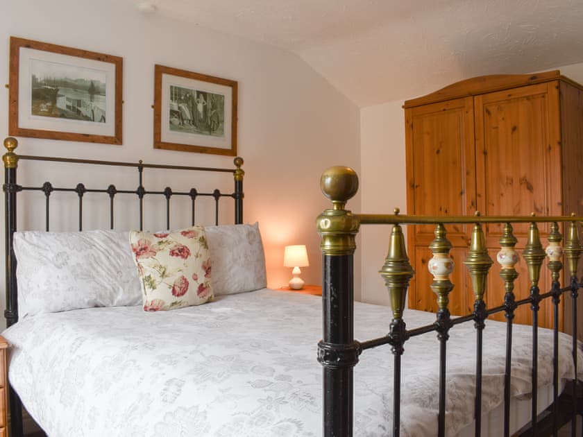 Double bedroom | Awd Tut’s, Whitby