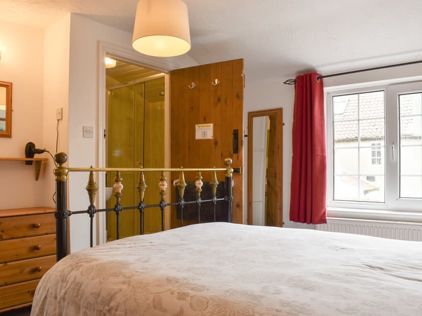 Double bedroom | Awd Tut’s, Whitby