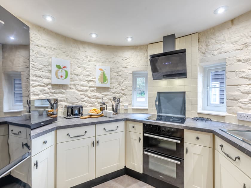 Kitchen | Old Hop Kiln - Whitewells Farm, Ridgeway Cross, near Malvern