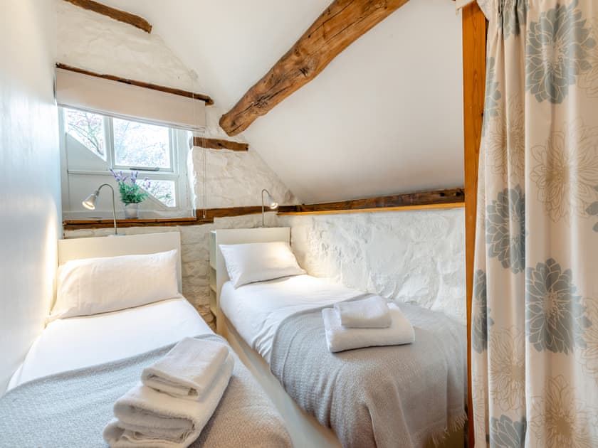 Twin bedroom | Old Hop Kiln - Whitewells Farm, Ridgeway Cross, near Malvern