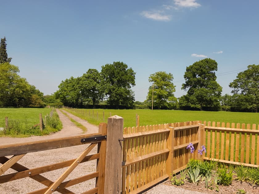 Private Drive to Cottage  | Gardener’s Cottage, Brewood, near Wolverhampton