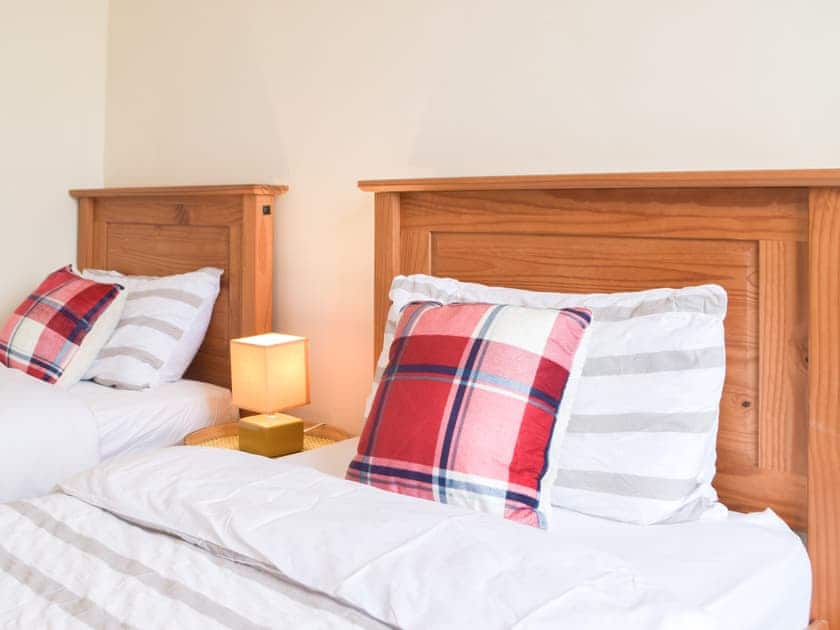 Twin bedroom | Marina Reach, Neyland