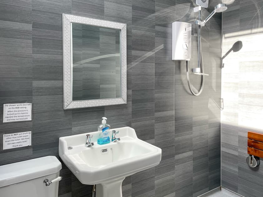 Shower room | Galloway FarmstayClaunch, Newton Stewart