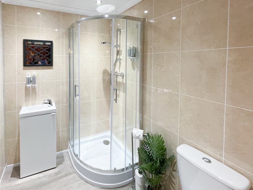 Shower room | Dalgarven Spa House, Kilwinning, near Ayr