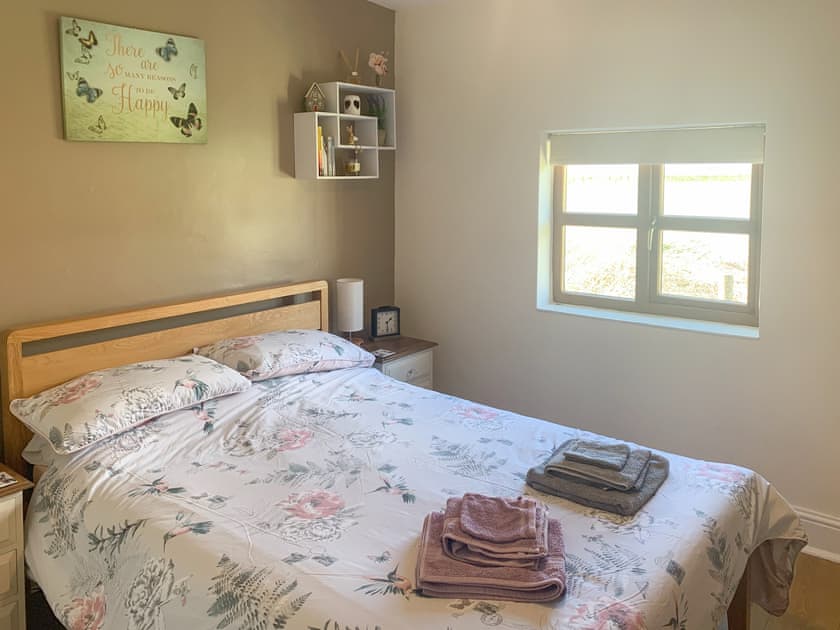 Double bedroom | Cloverleaf - Seaview, Saltfleetby, near Louth