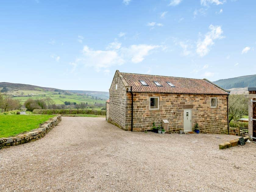 Exterior | Uptop Barn, Chop Gate