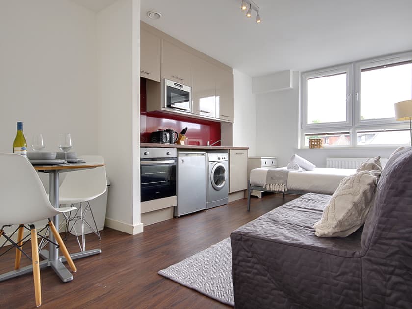 Open plan living space | Flat 4 - Hill House Studios, Bournemouth