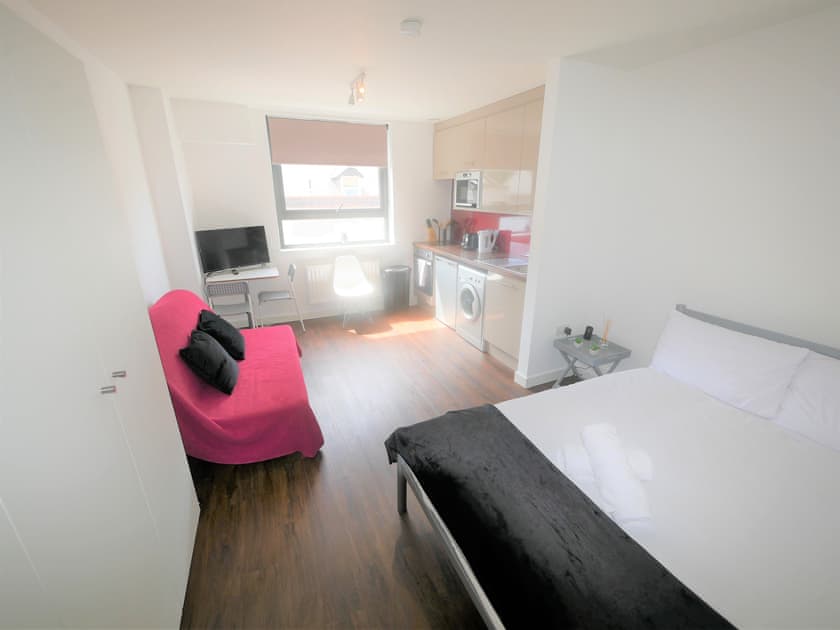 Open plan living space | Flat 7 - Hill House Studios, Bournemouth