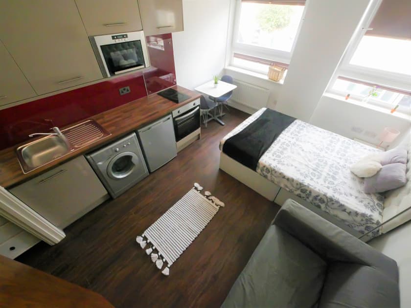 Open plan living space | Flat 11 - Hill House Studios, Bournemouth
