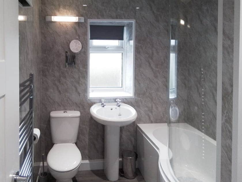 Bathroom | Quayside, Cemaes Bay