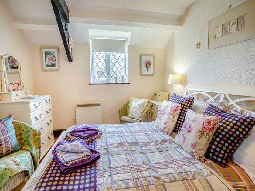 Double bedroom | Ty Gwyn - Cefn Gorwydd Cottages, Gowerton, Gower