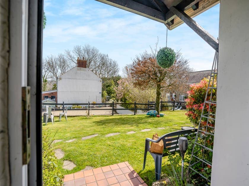 Garden | Ty Gwyn - Cefn Gorwydd Cottages, Gowerton, Gower