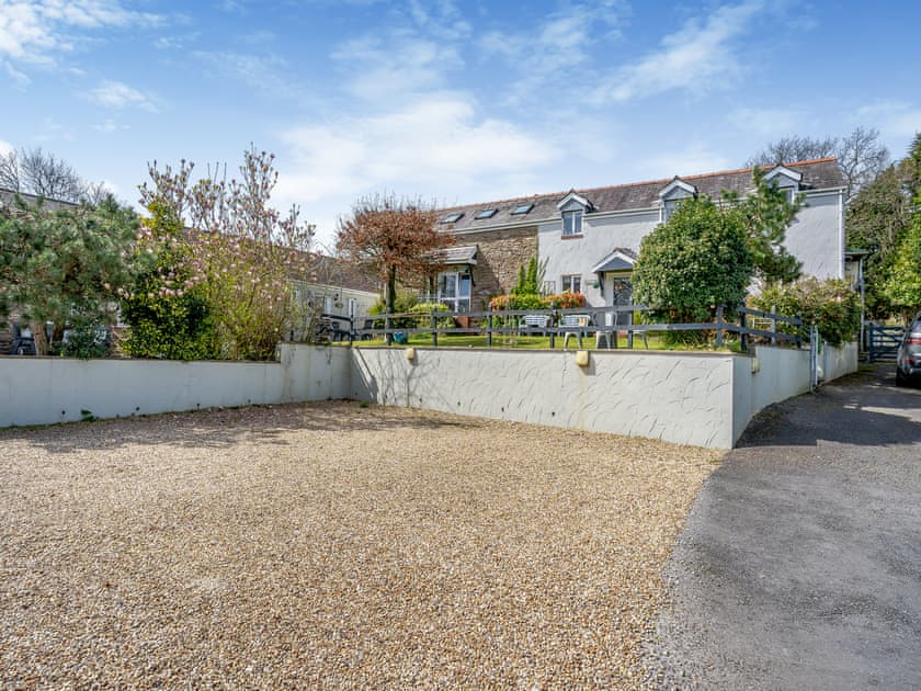 Parking | Ty Gwyn - Cefn Gorwydd Cottages, Gowerton, Gower