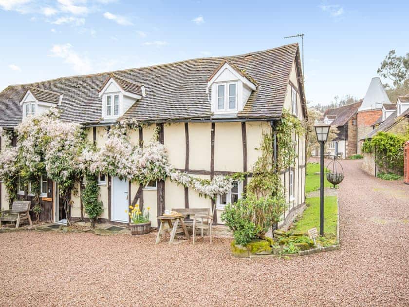 Exterior | Haywain - Whitewells Farm, Ridgeway Cross, near Malvern