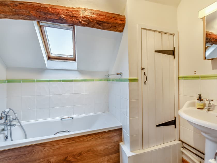 Bathroom | Sparrows Nest - Whitewells Farm, Ridgeway Cross, near Malvern