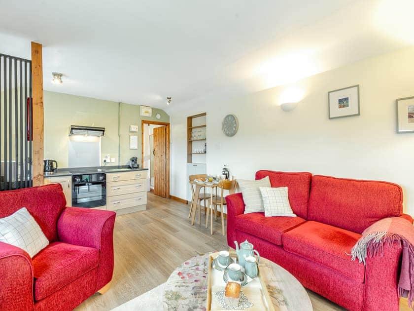 Open plan living space | Duck Pond - Whitewells Farm, Ridgeway Cross, near Malvern