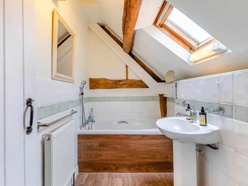 Bathroom | Willow - Whitewells Farm, Ridgeway Cross, near Malvern