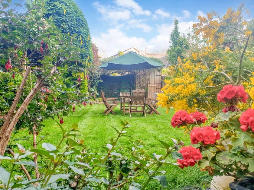 Garden seating for 6 | Awel-Y-Mor, Aberaeron