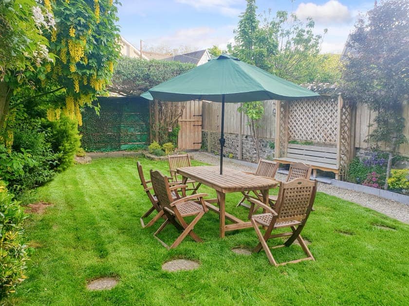 Peaceful garden | Awel-Y-Mor, Aberaeron