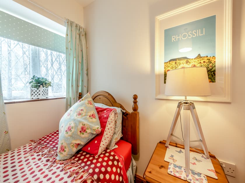 Twin bedroom | Ty Cae Mawr - Cefn Gorwydd Cottages, Gowerton, Gower