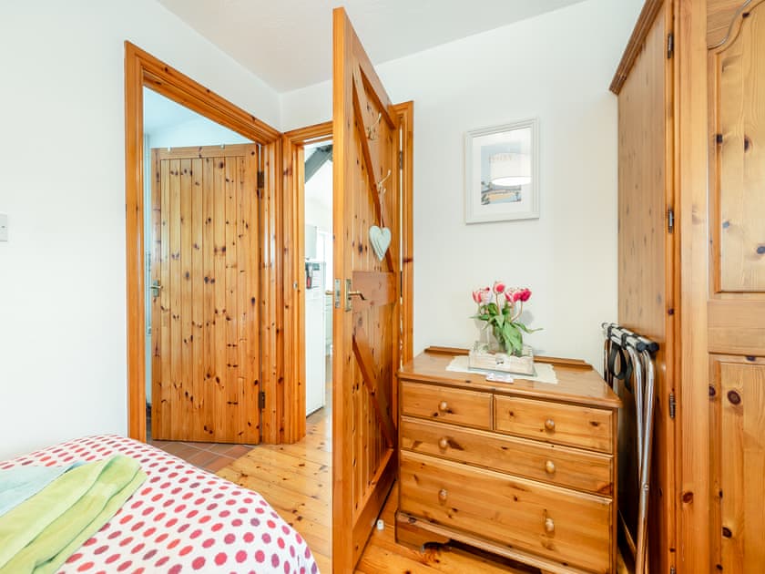 Twin bedroom | Ty Cae Mawr - Cefn Gorwydd Cottages, Gowerton, Gower
